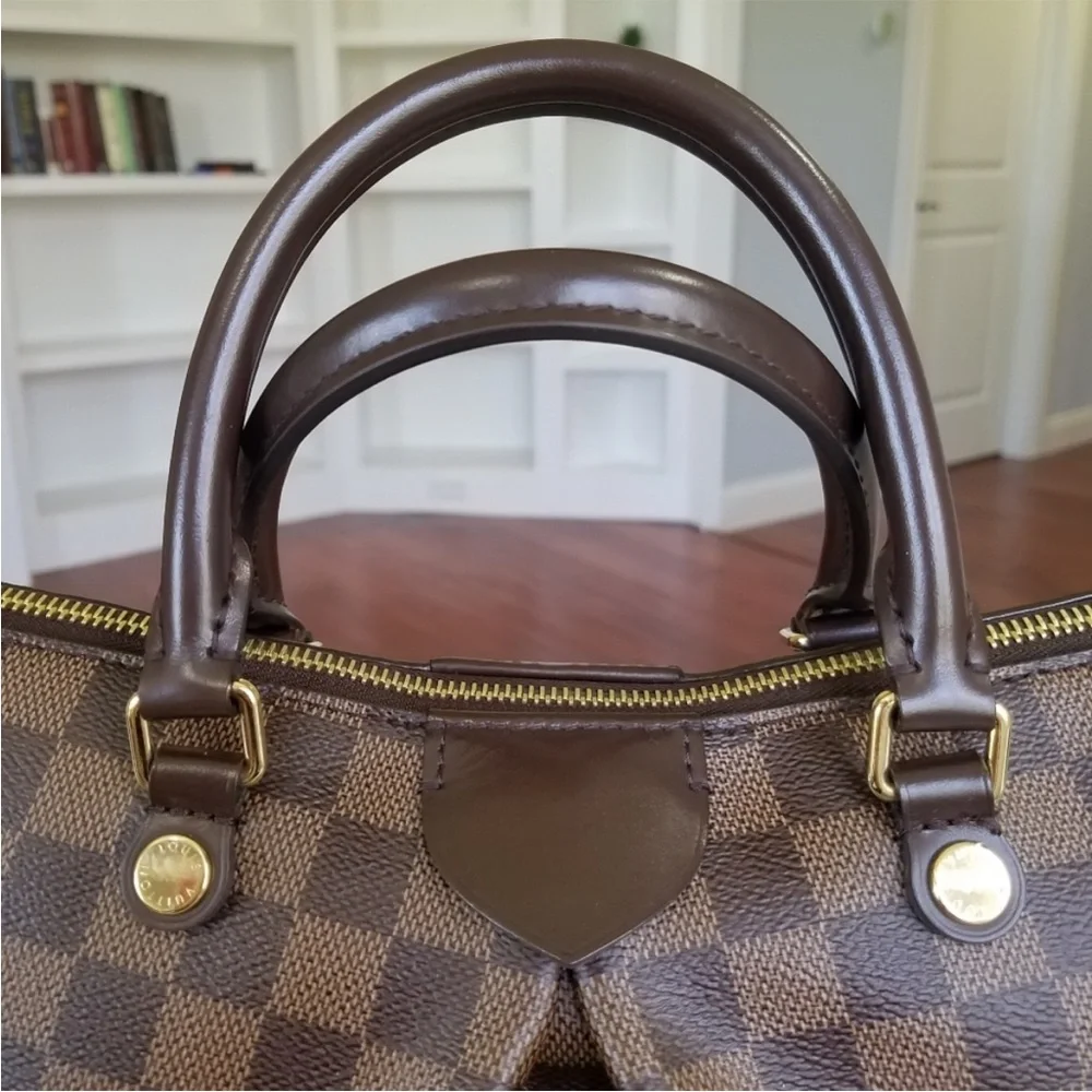 💕Authentic LV Siena MM Satchel Damien Ebene💕